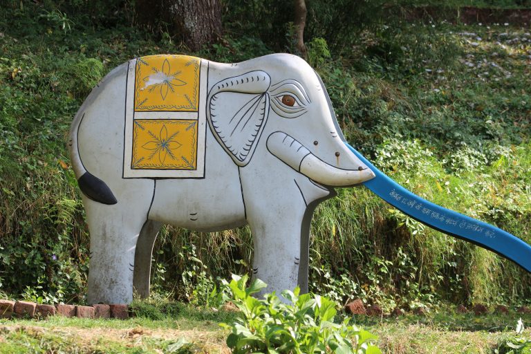 Decorative elephant statue symbolising AI as the elephant in the room for travel business copywriting